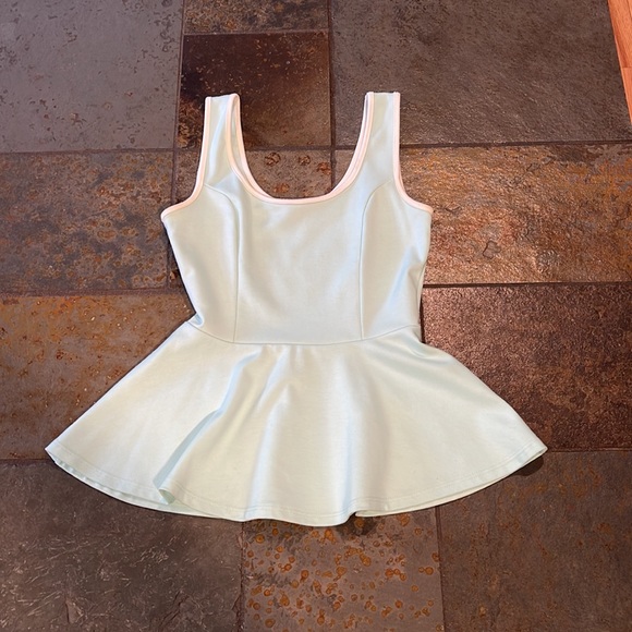 Casual Couture Mint Peplum Blouse - Size Small 🦋 - Picture 2 of 6